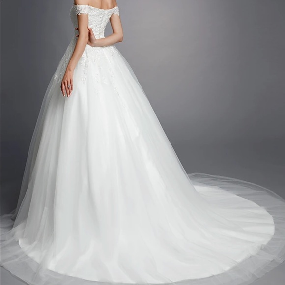 NWOT Off the shoulder ball gown wedding dress - Picture 2 of 10